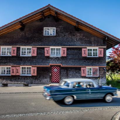 Roadbook Oldtimer Allgäu: Holzschindelfassade in Aach im Allgaeu
